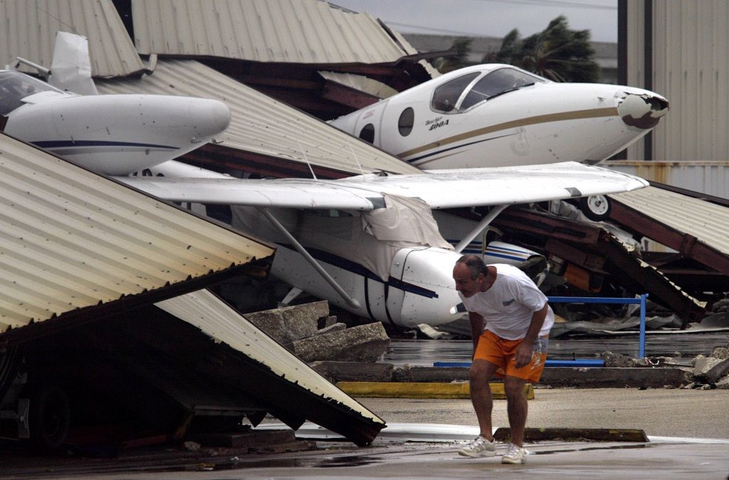 Những[-]si&ecirc;u[-]b&atilde;o[-]khốc[-]liệt[-]nhất[-]lịch[-]sử[-]Đại[-]T&acirc;y[-]Dương